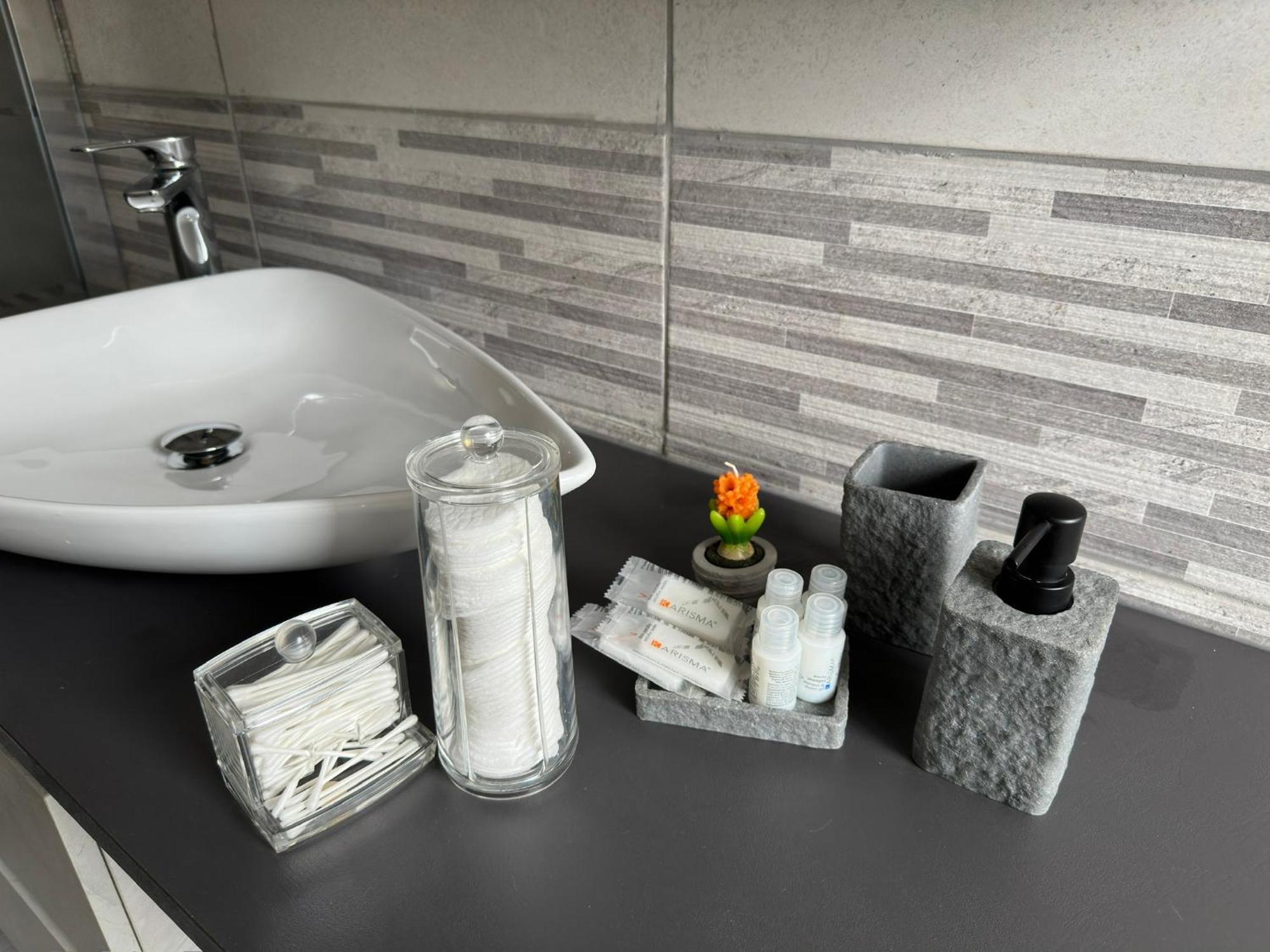 Casa Di Afi, Perfect For 4 - Kitchen - Parking - Netflix Appartement Arona Buitenkant foto